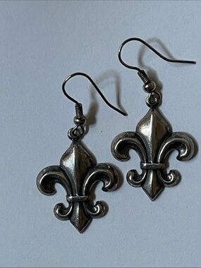 Fleur-de-Lis Silver Plated Dangle Earrings